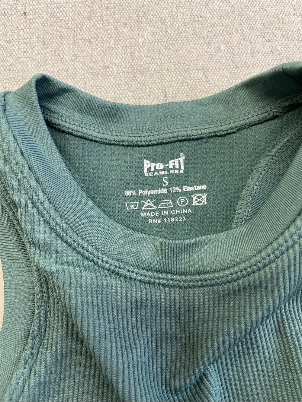 Pro-Fit Seamless Ribbed Cropped Tank Top Built-In Bra Green Small - Picture 2 of 8